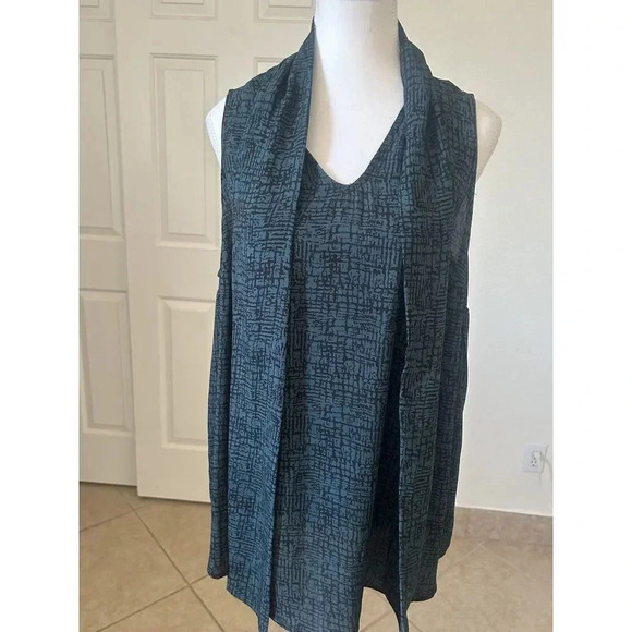 AVA & VIV Women Plus Size X Green Tie Neck Sleeveless Blouse - Picture 9 of 15